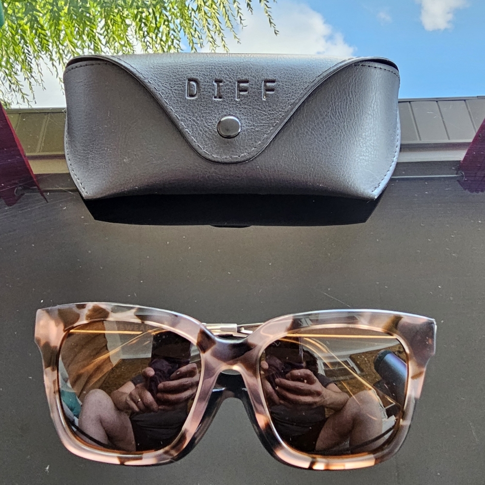 Diff Tortoise Shell Sunglasses With Case - image 1